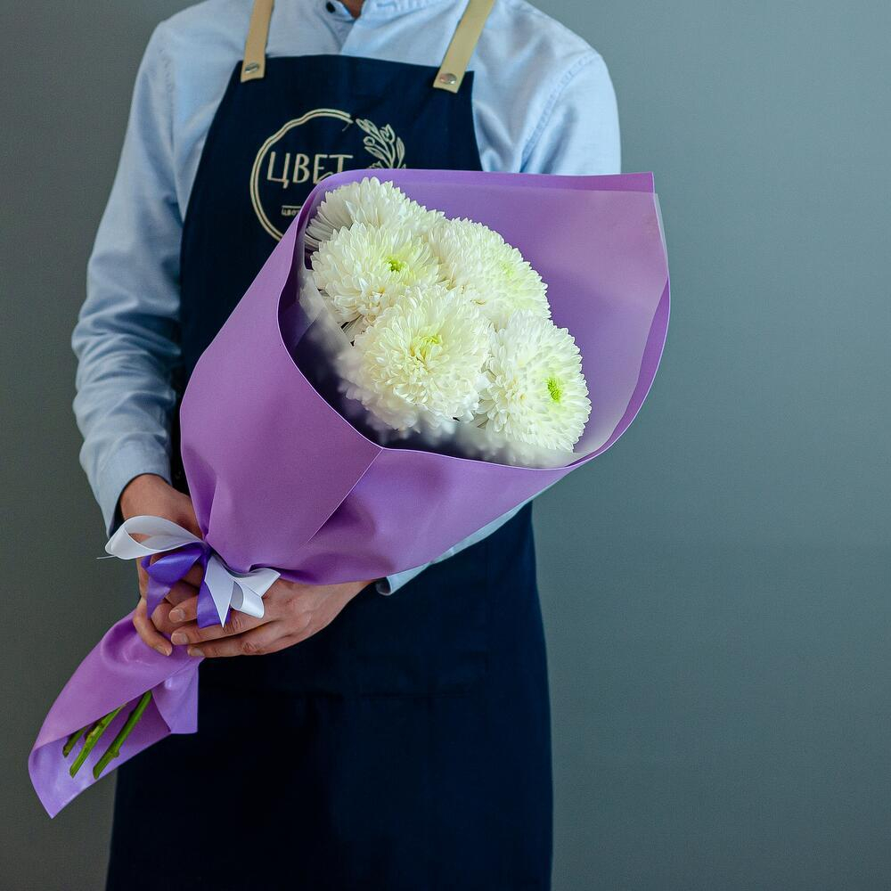 Букет из одноголовой хризантемы в упаковке