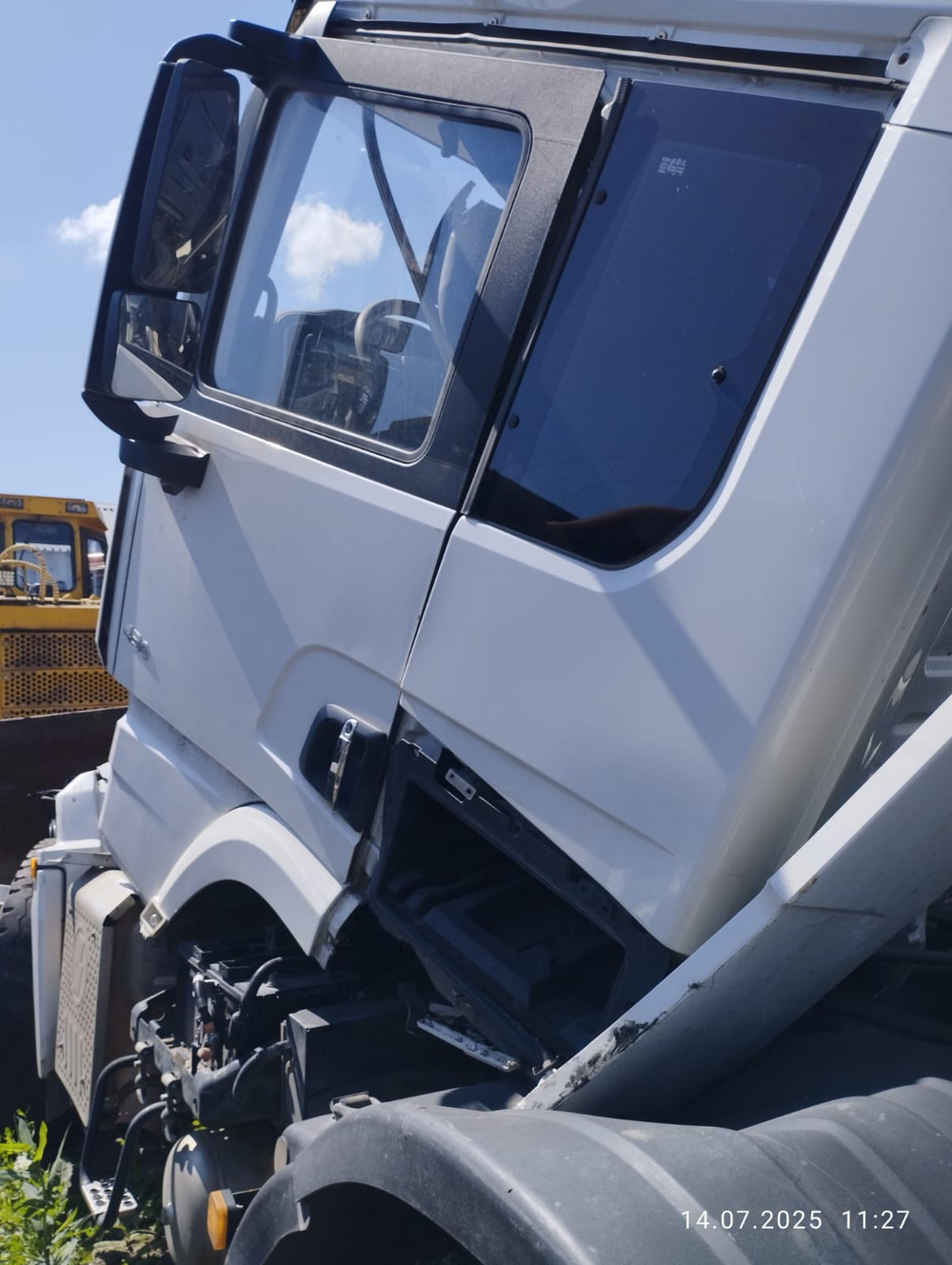 Shacman (Shaanxi) SX* 6x4 Седельный тягач SX42584V324 (Дизельный, 11,6 л, 423 л.с., АТ)