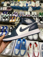 Купить в Москве баскетбольные кроссовки Air Jordan 1 mid