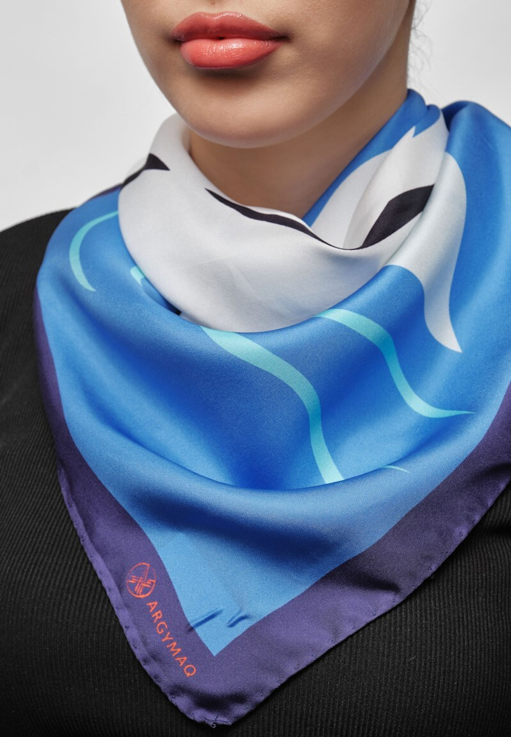 Шелковый платок Лебедь BLUE  70x70