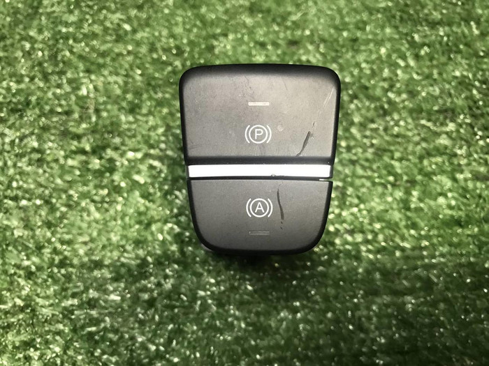 Кнопка стояночного тормоза Chery Arrizo 8 (22-нв)