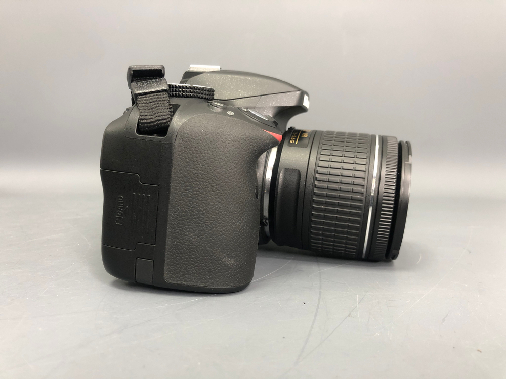 Nikon D3300 Kit 18-55mm 3.5-5.6G VR 2.900 кадров