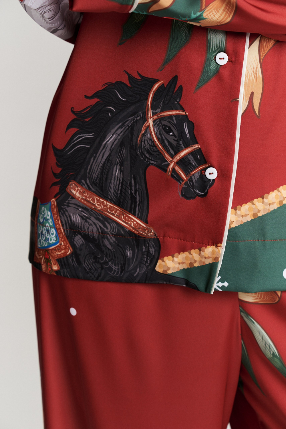 Шелковая блуза с кантом - новогодние лошади