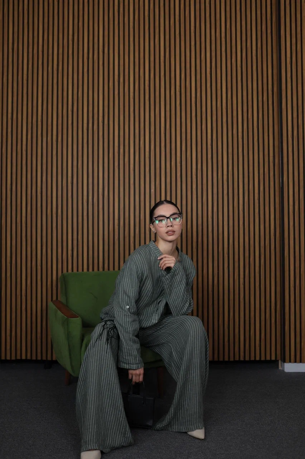 льняной костюм в полоску