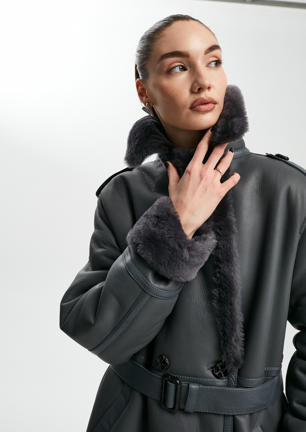 Дубленка-пальто серая