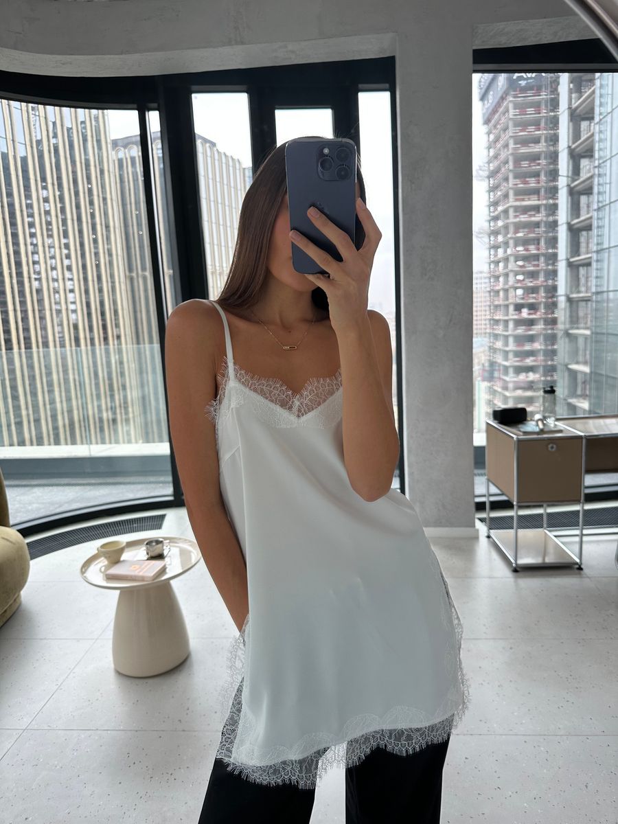 Блуза-топ из шелка с кружевом молочная