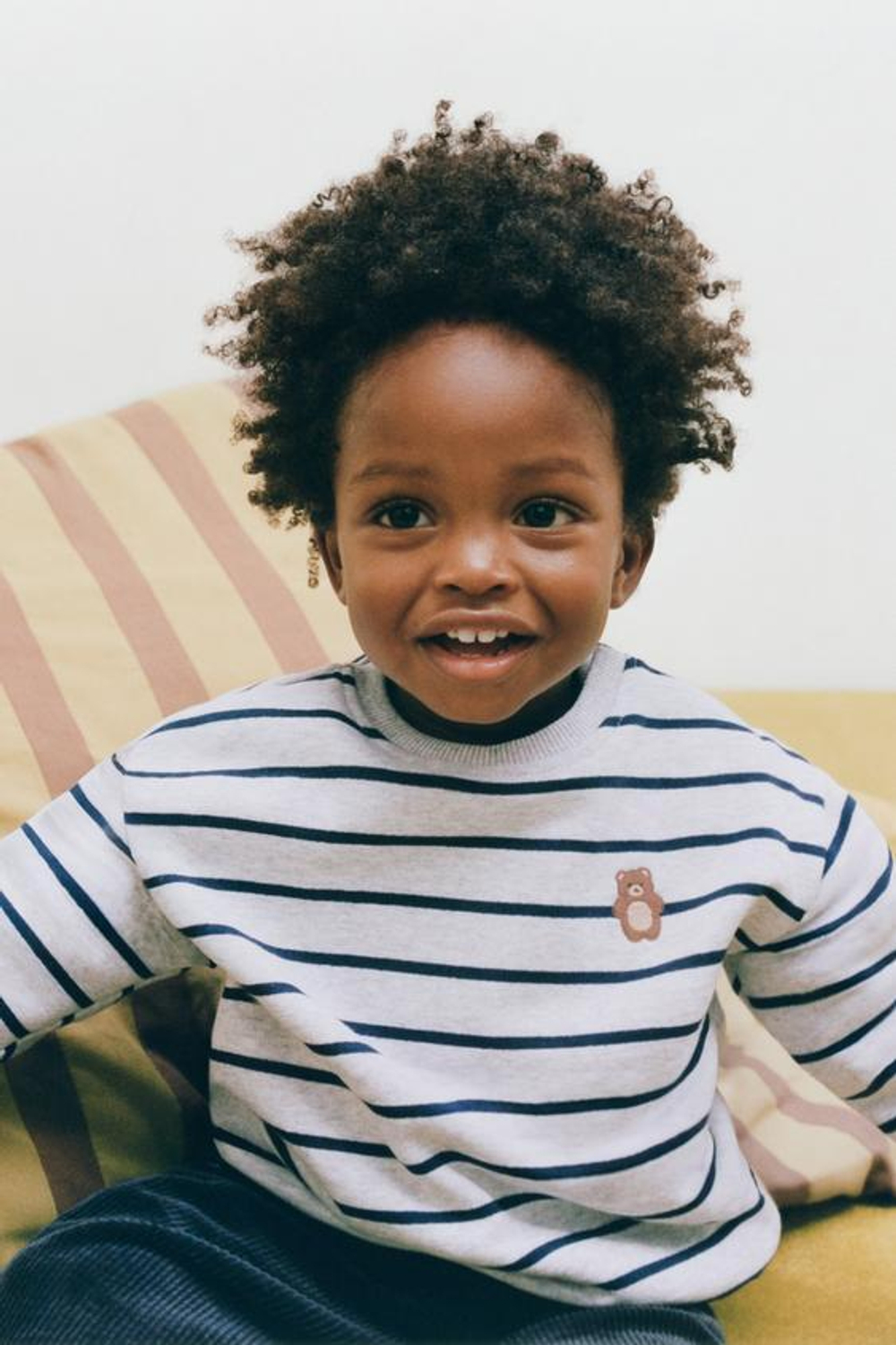 ZARA ТОЛСТОВКА В ПОЛОСКУ С ВЫШИТЫМ МЕДВЕДЕМ, СЕРЫЙ/СИНИЙ