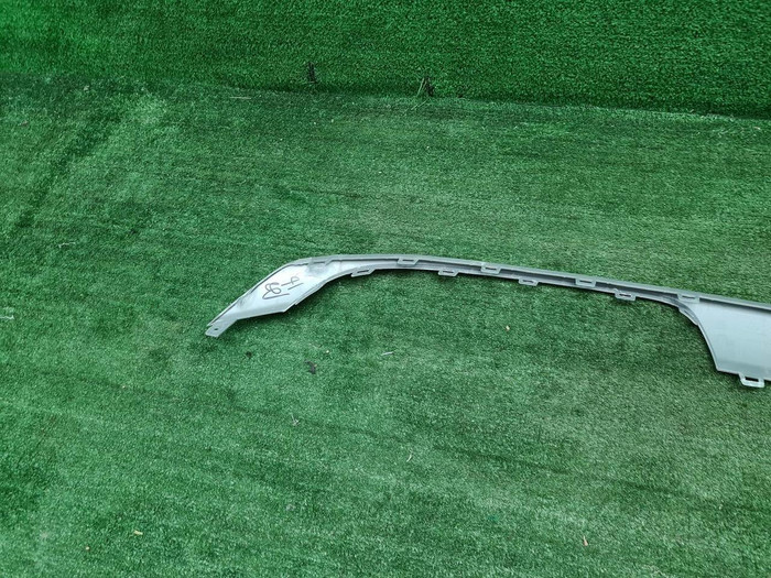 Накладка переднего бампера Hongqi HS3 (2023-н.в.)