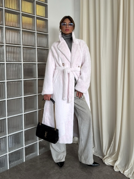 Розовая длинная шуба из эко-меха с поясом