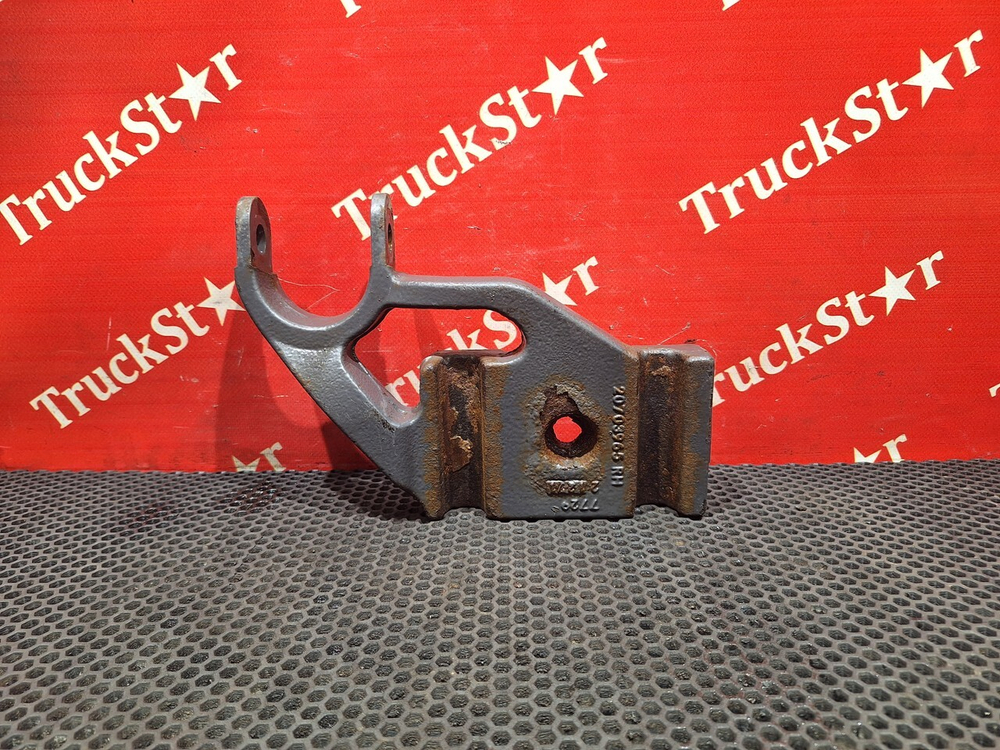 Кронштейн амортизатора переднего правый