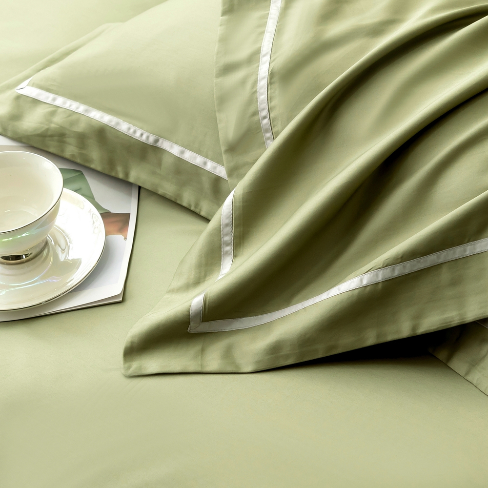 Комплект постельного белья Однотонный Сатин Премиум широкий кант на резинке OCPKR029