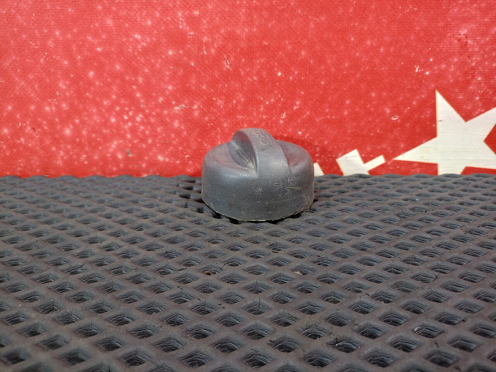 Крышка бачка омывателя