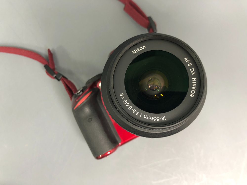 Nikon D3200 Red kit 18-55mm 3.5-5.6G VR 12.700 кадров