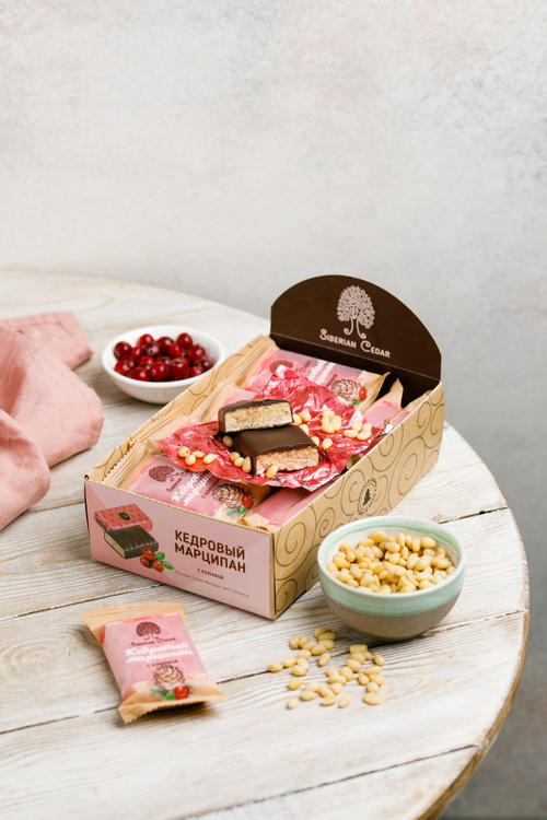 Кедровый марципан с Клюквой / шоу-бокс / 18 шт / 720 г / ТМ Сибирский кедр