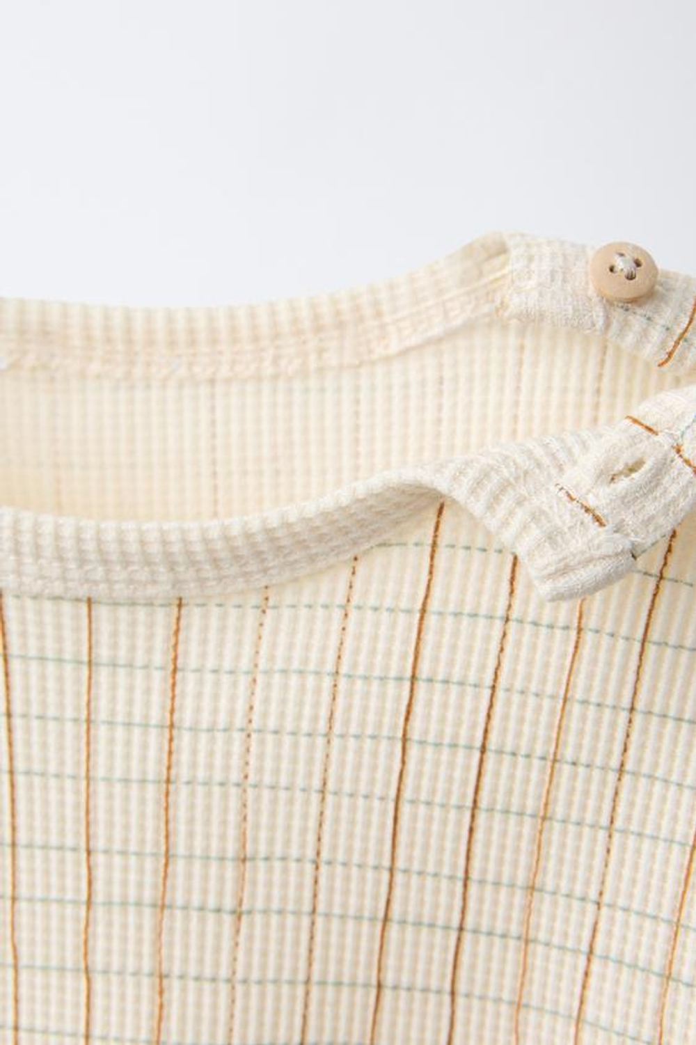 ZARA КОМПЛЕКТ ИЗ ФУТБОЛКИ И ШОРТОВ В КЛЕТКУ, ЭКРЮ