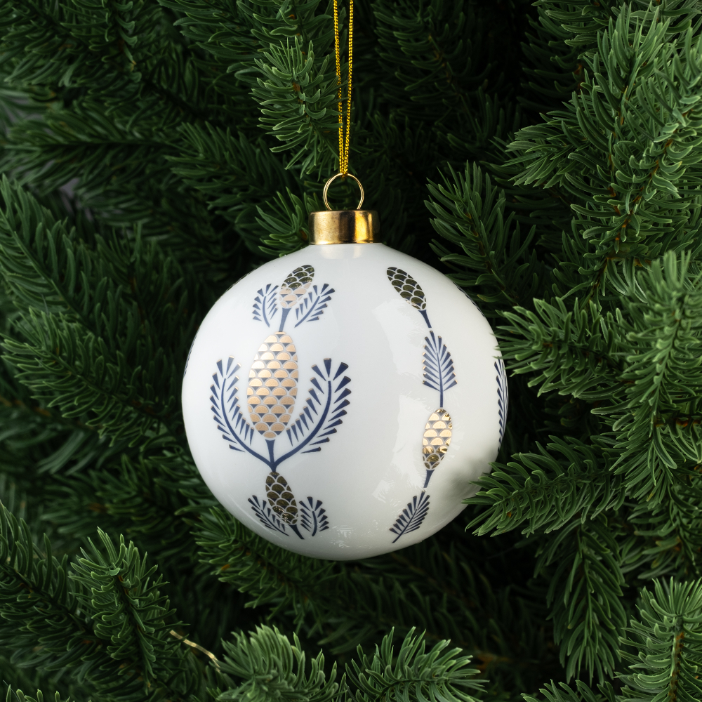 Елочный шар Farforite «Сказка под елку» в подарочной коробке