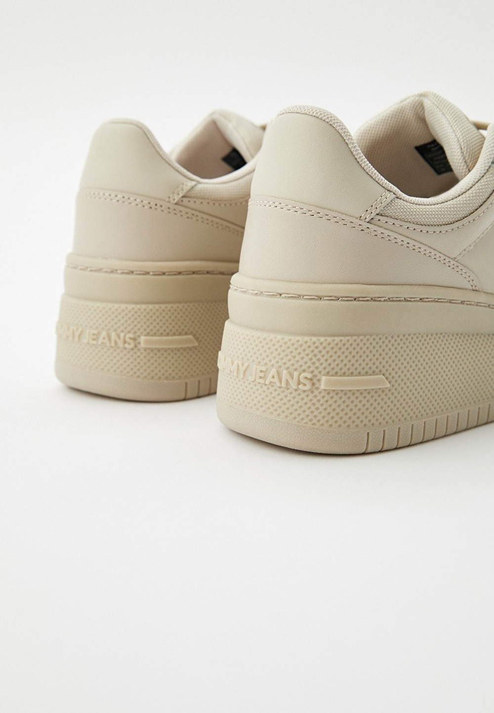 Кроссовки женские TOMMY JEANS TJW RETRO BASKET FLATFORM ESS