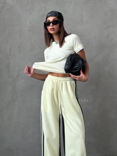 Желто-зеленые широкие брюки с лампасами