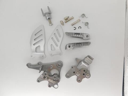 подножки водительские с креплениями Suzuki GSX-R 1000 09-17 GSX-R 600 750 11-18