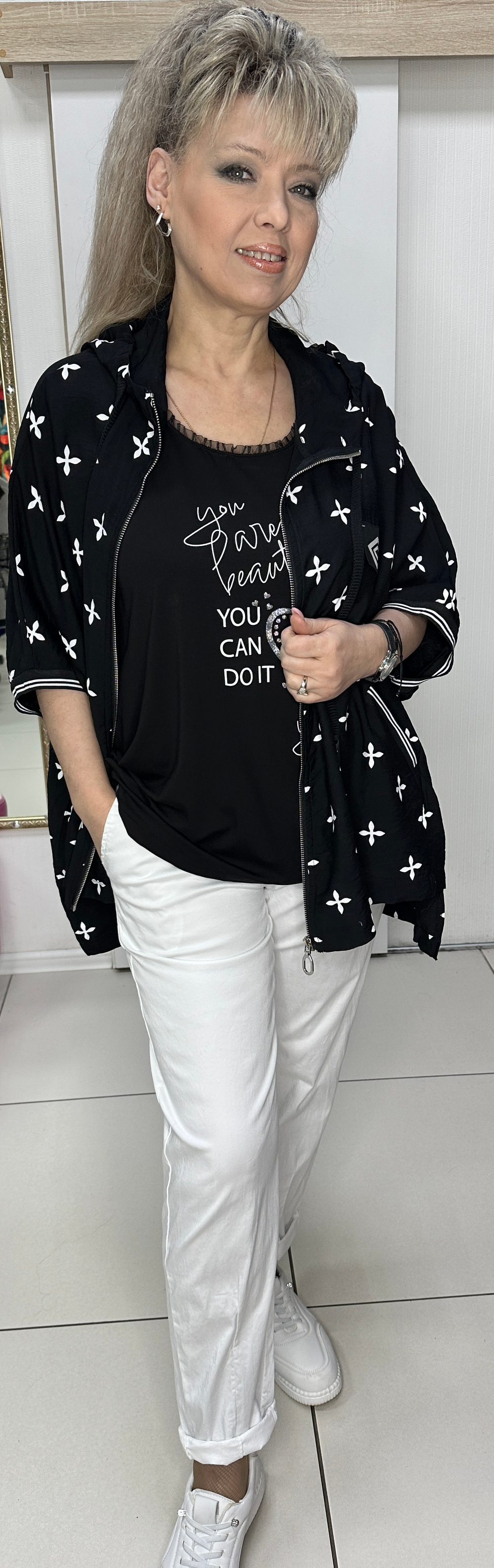 Черный летний пыльник с принтом из белых "звезд"