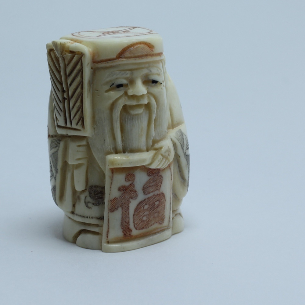 Нэцкэ Дзюродзин с веером и иероглифом Счастье