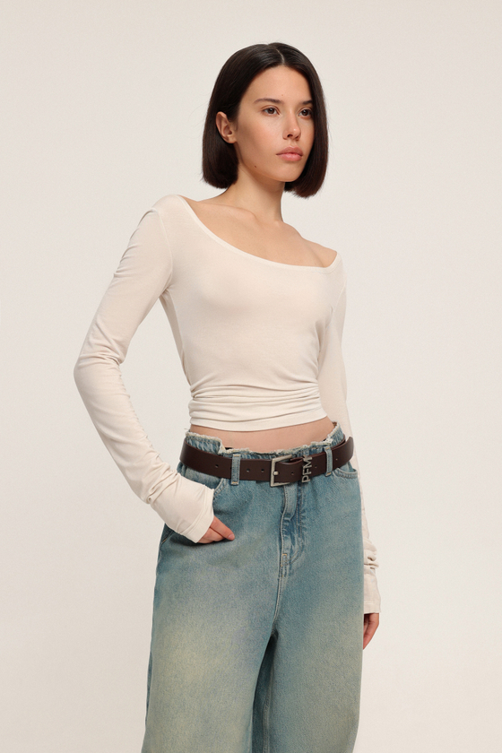 Лонгслив с глубоким вырезом