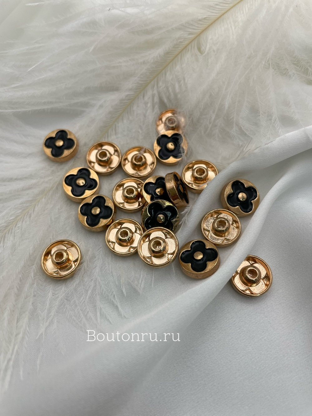 Хольнитен ЛВ черное лого в золотистом металле