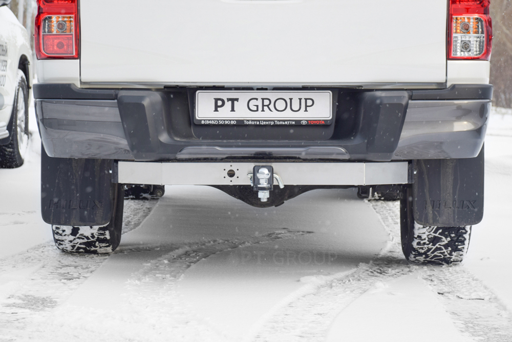 Фаркоп PT GROUP /съемный квадрат/ с нержавеющей накладкой для TOYOTA Hilux 2015-(паспорт и сертификат в комплекте)(без электрики) арт.THI-15-991124.00
