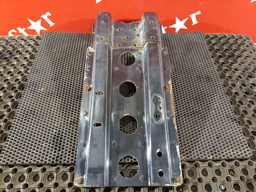 Кронштейн крыла переднего