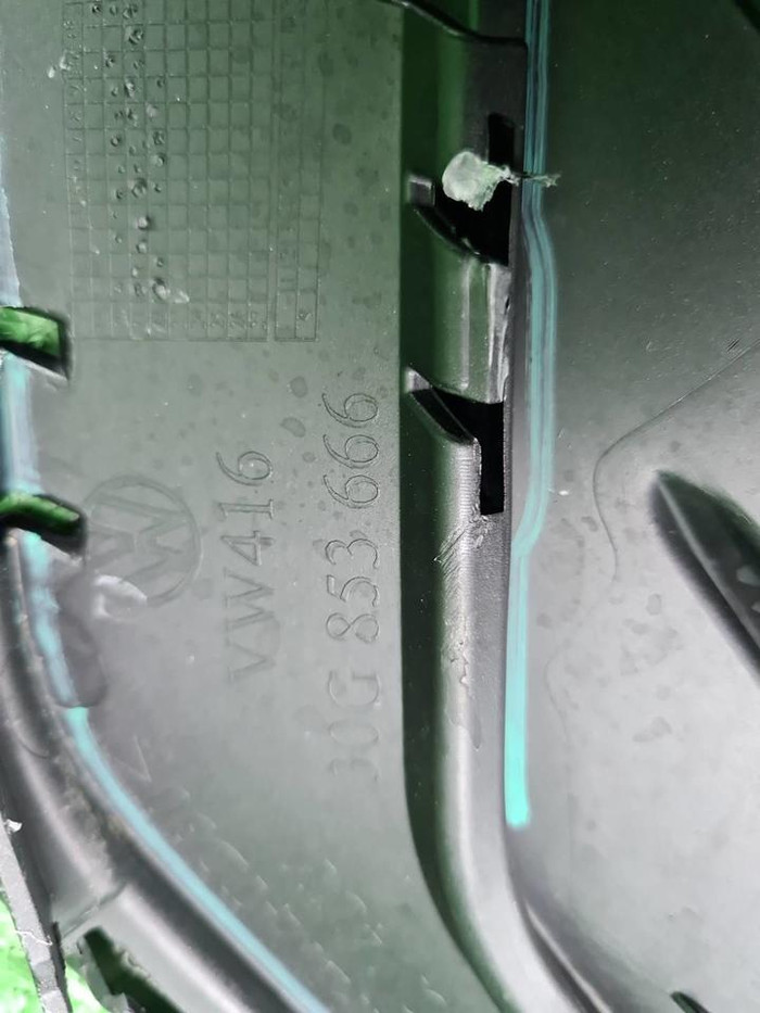 Решетка переднего бампера правая VW Talagon 21-нв