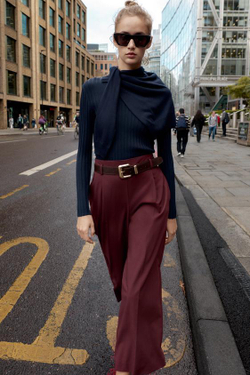 ZARA БРЮКИ С ЗАЩИПАМИ И РЕМНЕМ, БУРГУНДИ