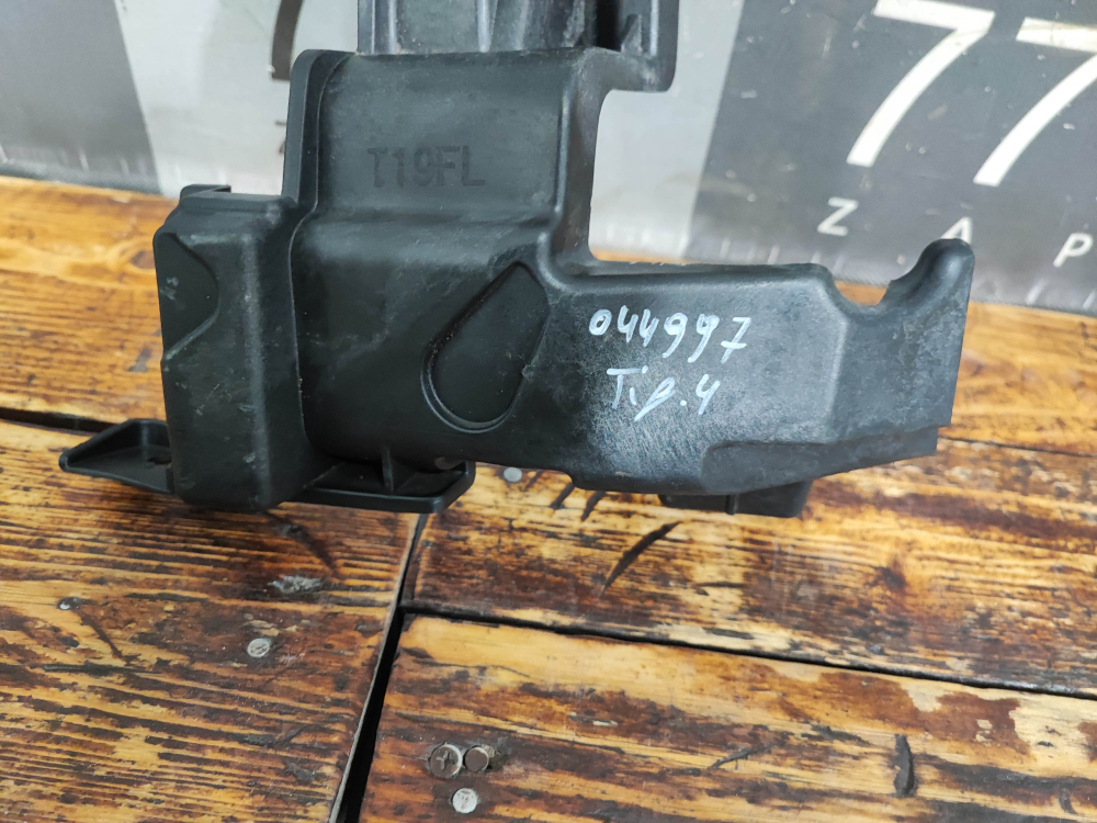 Кронштейн переднего бампера левый Chery Tiggo 4 Pro 20-нв Б/У Оригинал 602002057AA