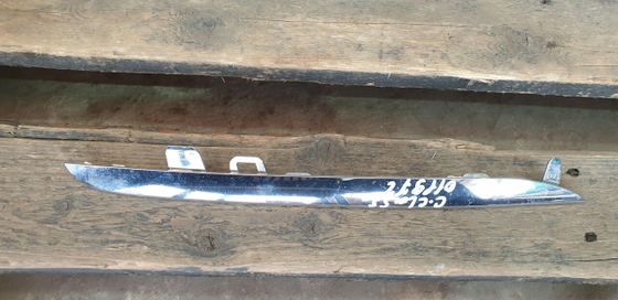 Молдинг решетки радиатора Mercedes C (W205) 14-18 Б/У Оригинал A2058880073