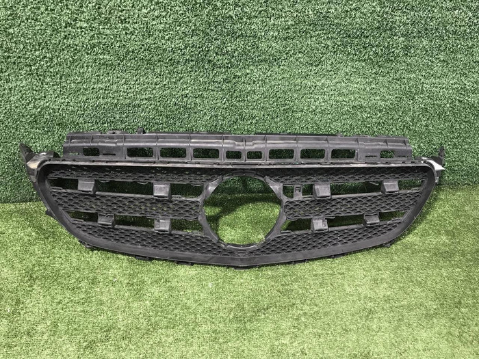 Решетка радиатора Mercedes E W213 (2016-2021)