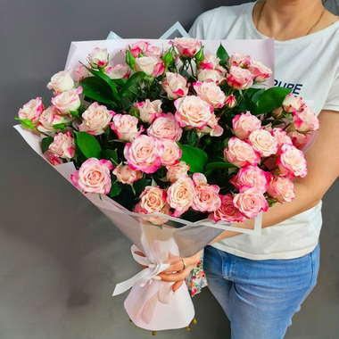 Букет из кустовых роз сорта "Reflex"