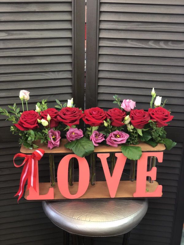 Розы в деревянной рамке "Love" #70345