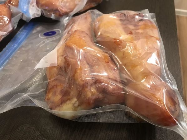 Вакуумная упаковка vs пищевая пленка: что лучше сохранит ваш бутерброд и спасет бюджет?