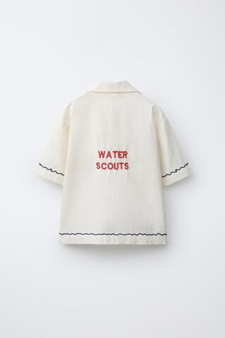 ZARA РУБАШКА БОУЛИНГ С ВЫШИВКОЙ ИЗ СМЕСОВОГО ЛЬНА, ЭКРЮ