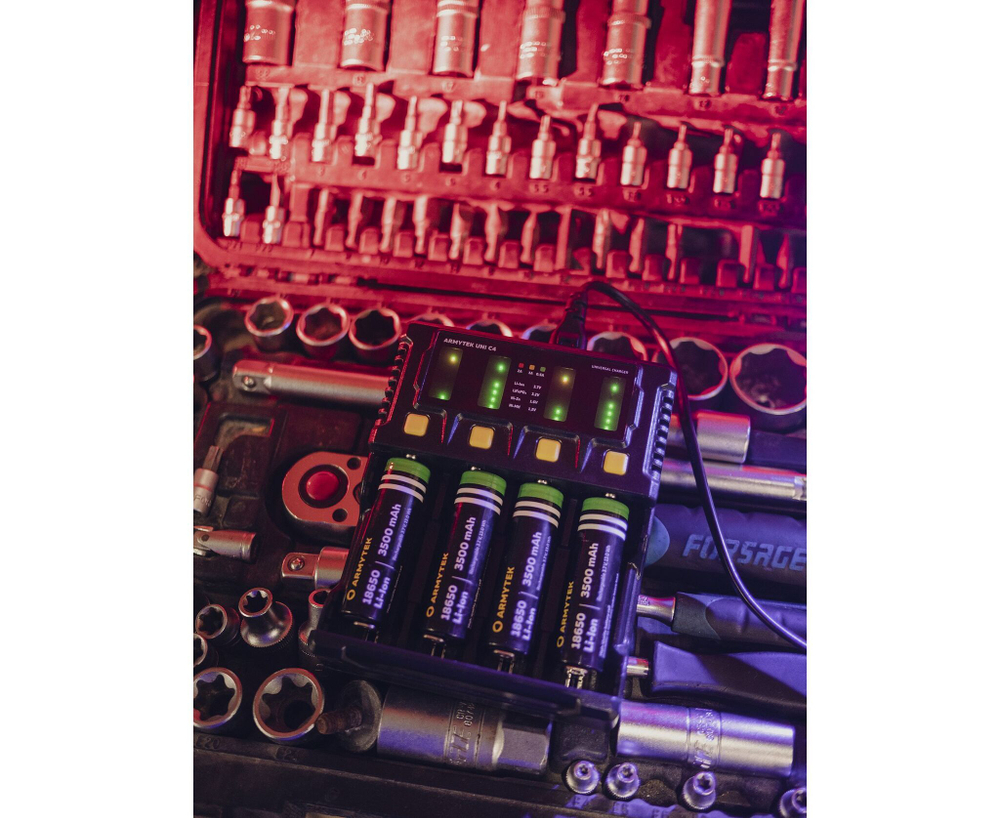 Зарядное устройство Armytek Uni C4