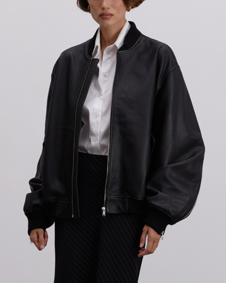 Черный кожаный бомбер oversize