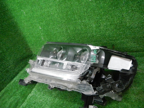 Битая Фара левая Toyota Land Cruiser 200 15-21 LED Black
