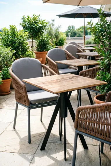 Плетеный стул с подушками Favorita