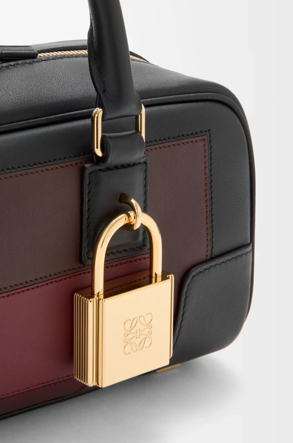 Loewe Укороченная сумка Amazona 23 из телячьей кожи наппа, бургунди