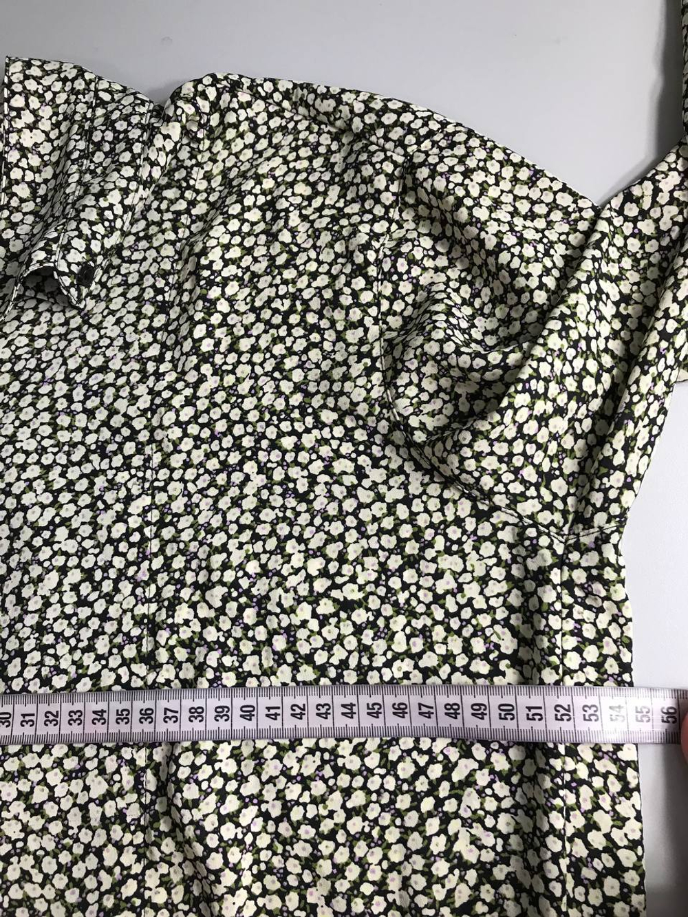 Платье H&M лаконичное и пестрое 44 размер