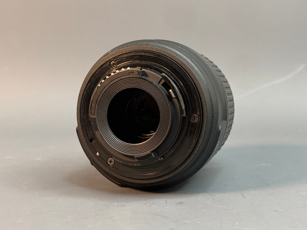 Nikon D3000 Kit 18-55mm 15.600 кадров