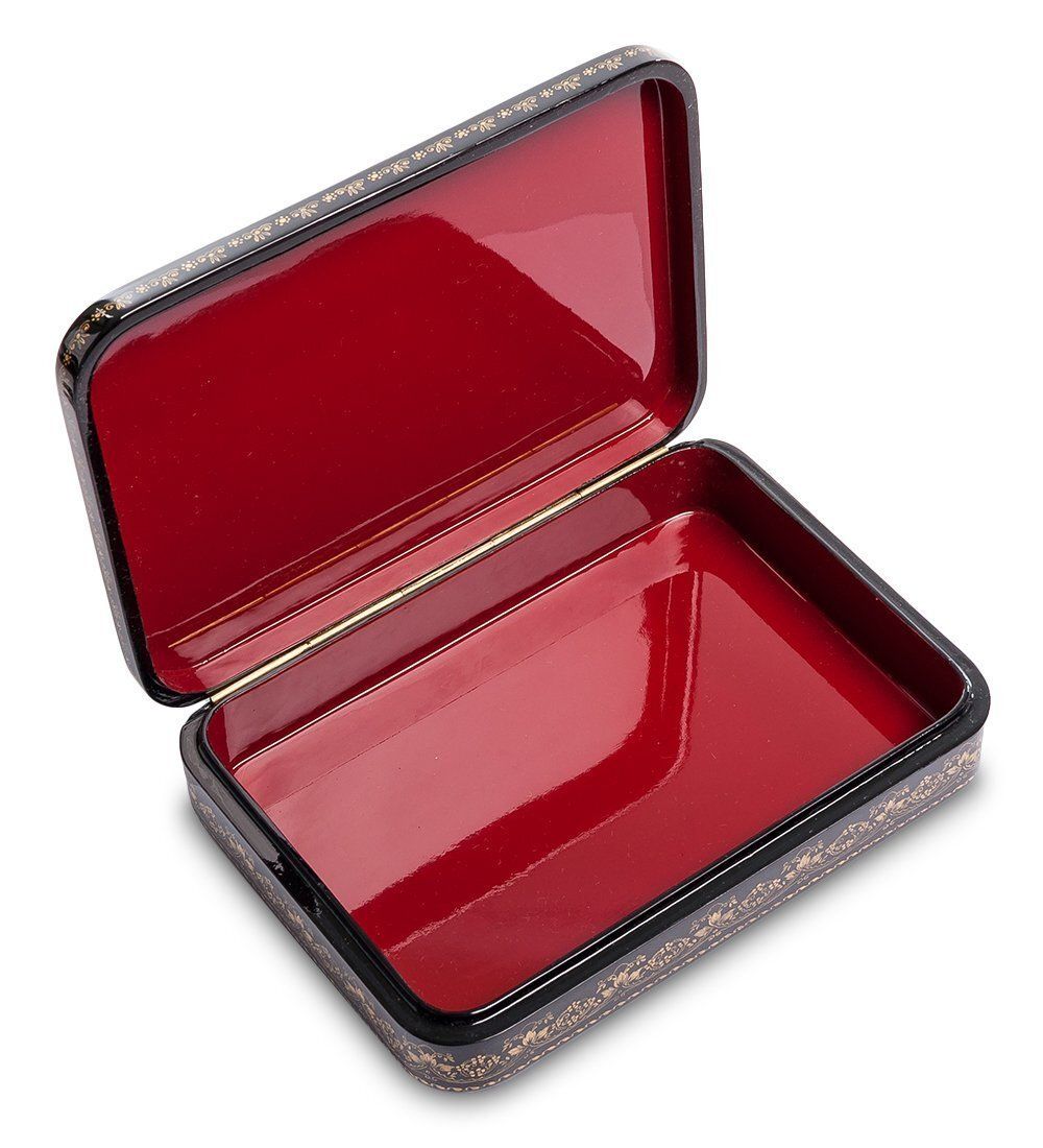 ШК-35/17 Шкатулка «Девушка с цветком» исп. Зимин А.