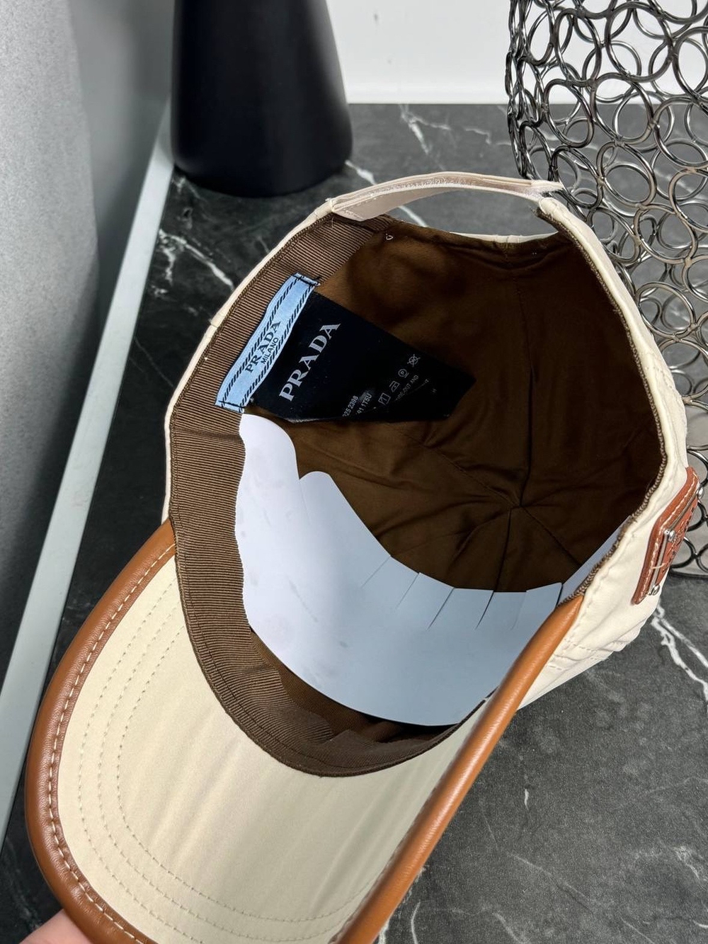 Бейсболка Prada