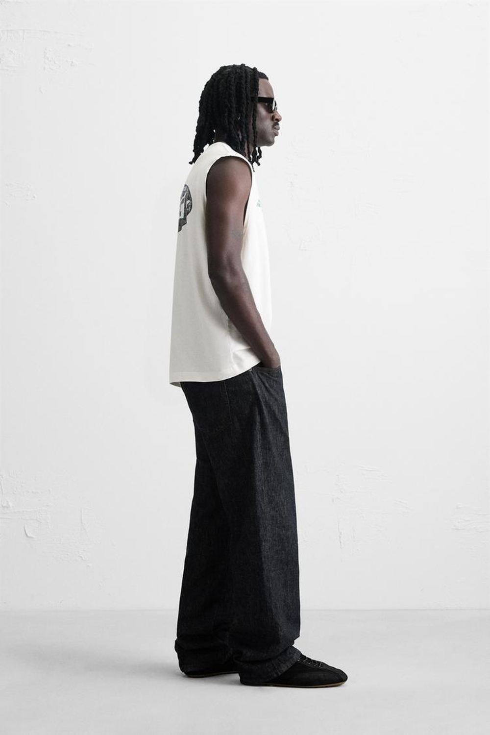 ZARA ФУТБОЛКА С ПРИНТАМИ ИЗ ТКАНИ С ЭФФЕКТОМ ПОТЕРТОСТИ, ЖЕЛТОВАТО-БЕЛЫЙ