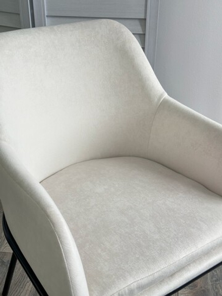 Стул М-City DISAUR Алистер, Rain 1 Молочный Велюр, Черный каркас