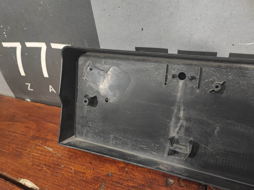 Площадка гос. номера Honda CR-V 4 (RE, RM) 12-18 Б/У Оригинал 71145TLAD0